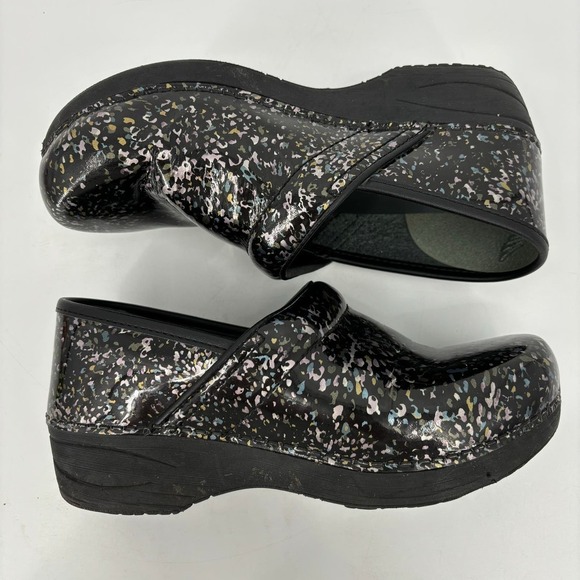 Dansko Professional XP 2.0 Clog Shoe Black Patent Spray Paint EU Size 37 - Picture 2 of 9